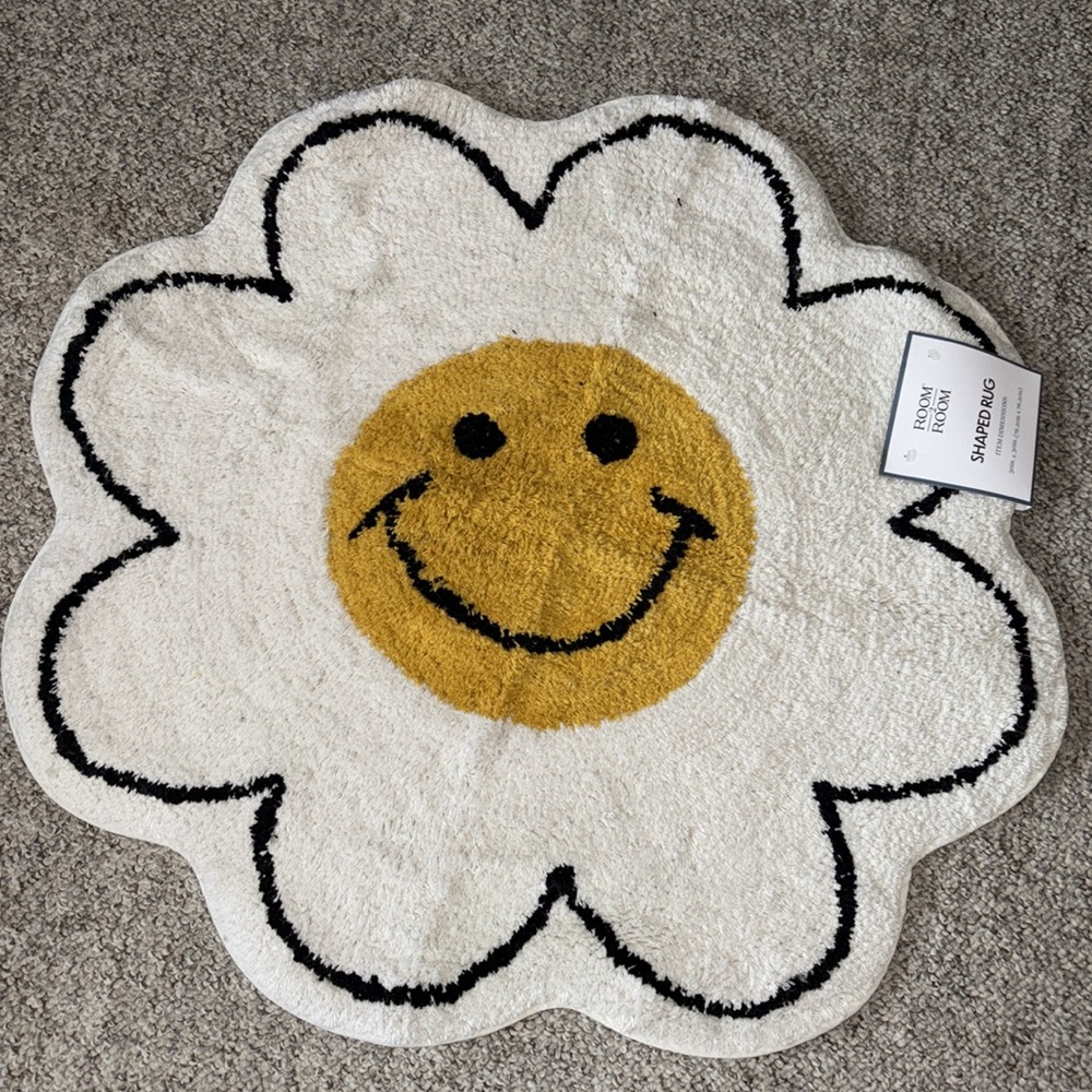 Smiley Daisy Small Area Rug - Picture 4 of 4